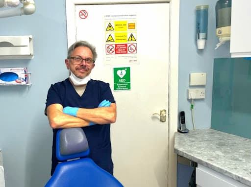 Leon Corns Denture Services logo