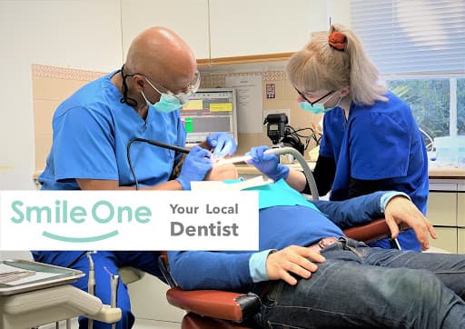 SmileOne Dental logo