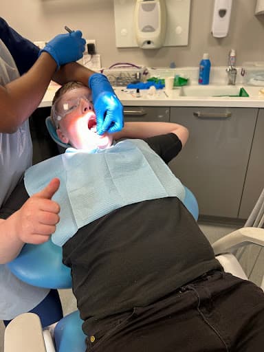 Queen Street Dental Centre logo