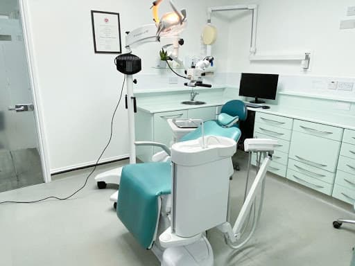 Holbrook Dental and Implant Centre logo