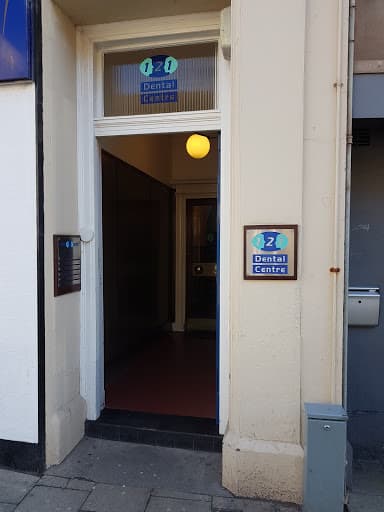 121 Dental Centre logo