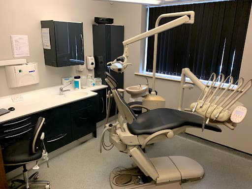 Chelwood Dental Care logo