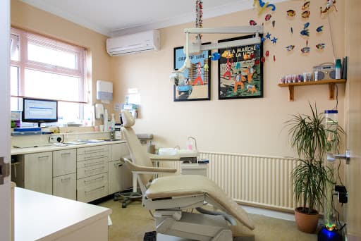 Saving Smiles Rushden logo