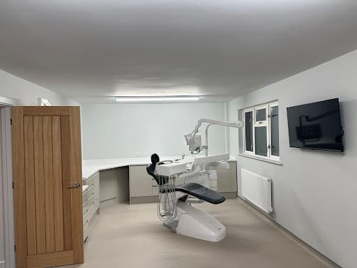 Haynes Road Dental & Implant Centre logo