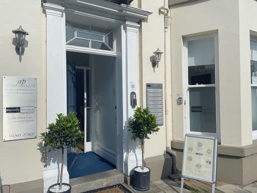 Dr Nick Daily-Hunt logo