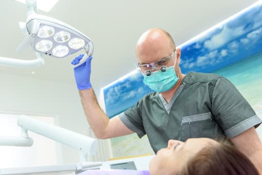 Sussex Implant Centre and Advanced Dentistry logo