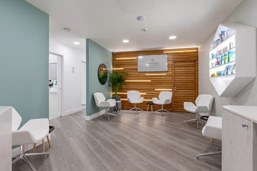 Confident Dental & Implant Clinic - Cheltenham logo